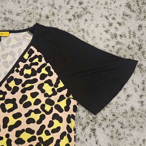 St. John SZ Med Colorful Animal Print V-Neck T-Shirt Short Loose Sleeves - Picture 6 of 8